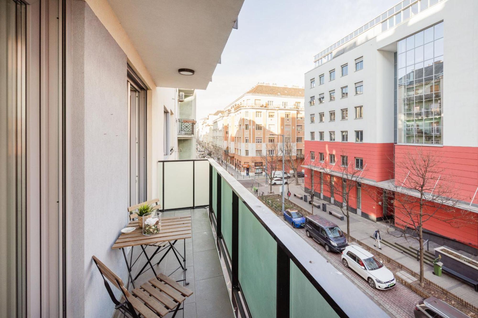 Апартаменты The Chic Crib With Balcony Будапешт Экстерьер фото